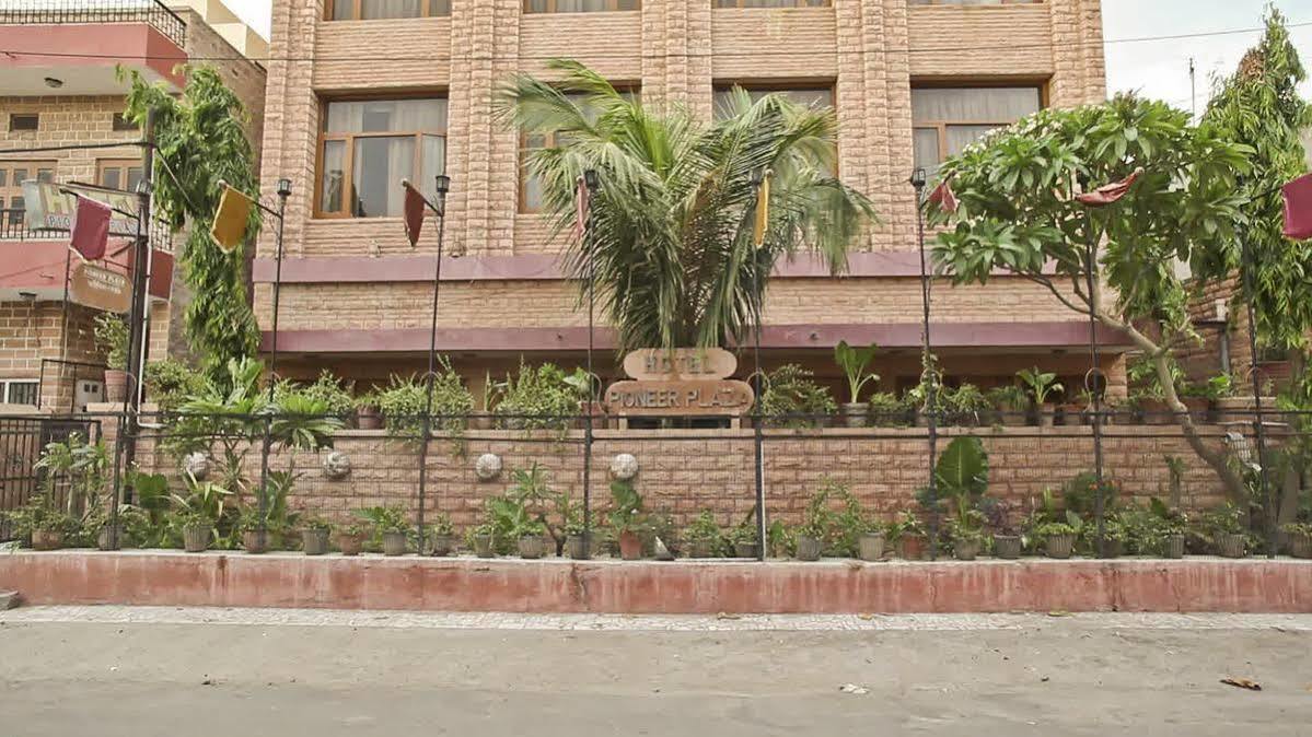 Oyo 9900 Hotel Pioneer Plaza Jodhpur  Eksteriør bilde
